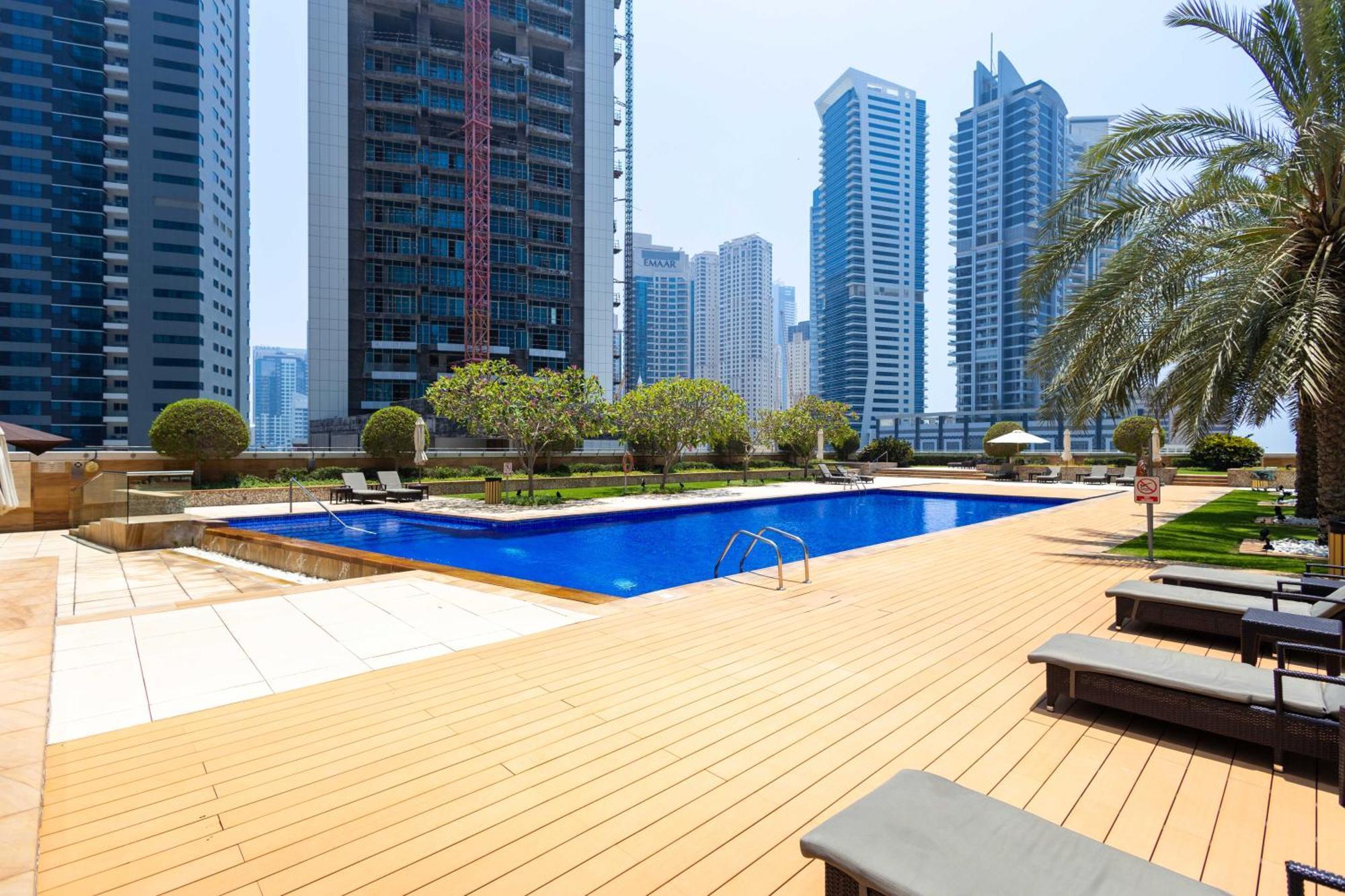 Marina Tower & Residences *